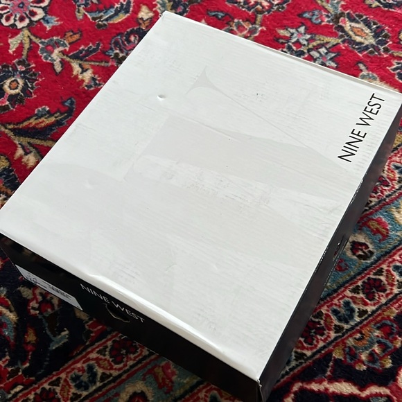 New in box pinkish purple suede bootie - Picture 5 of 5